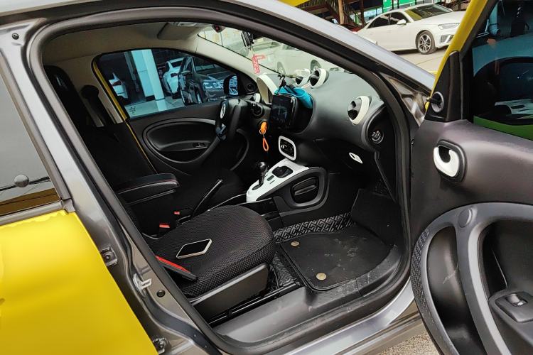 Used  forfour 2016 1.0L 52 kW Dynamic Edition
