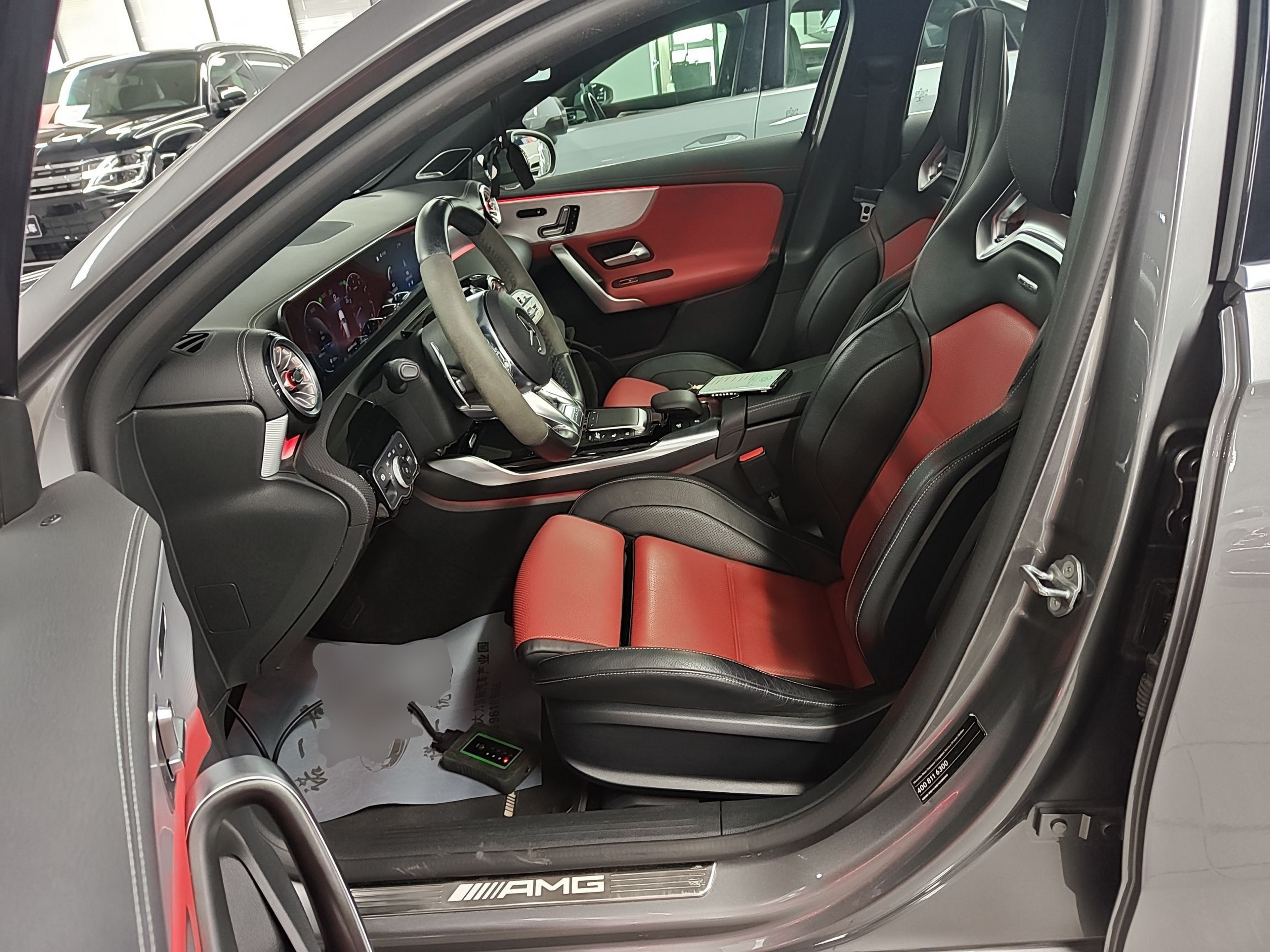 المقاعد الأمامية داخل السيارة