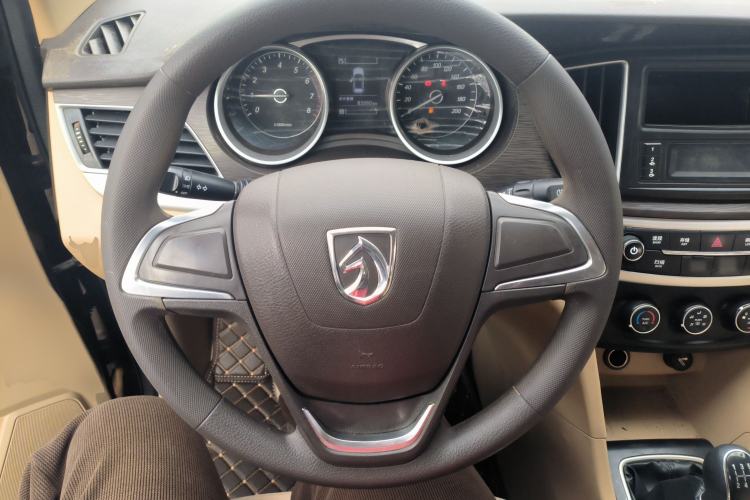 Used Baojun 730 2016 Revised 1.5L Manual Standard Version 7 Seats China V Emission Standard