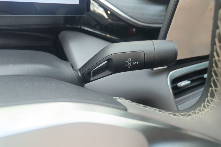 Used  L6 2025 EM-i 140km Starship Edition
