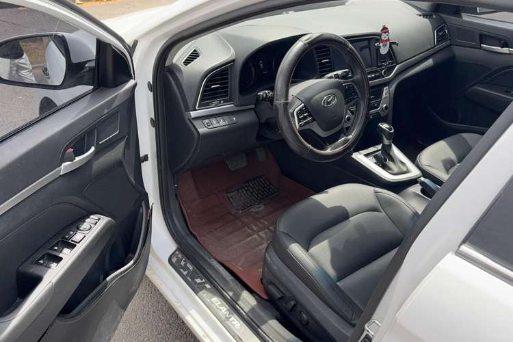 Used Hyundai Elantra 2016 1.6L Automatic ZhiXuan · Luxury Version
