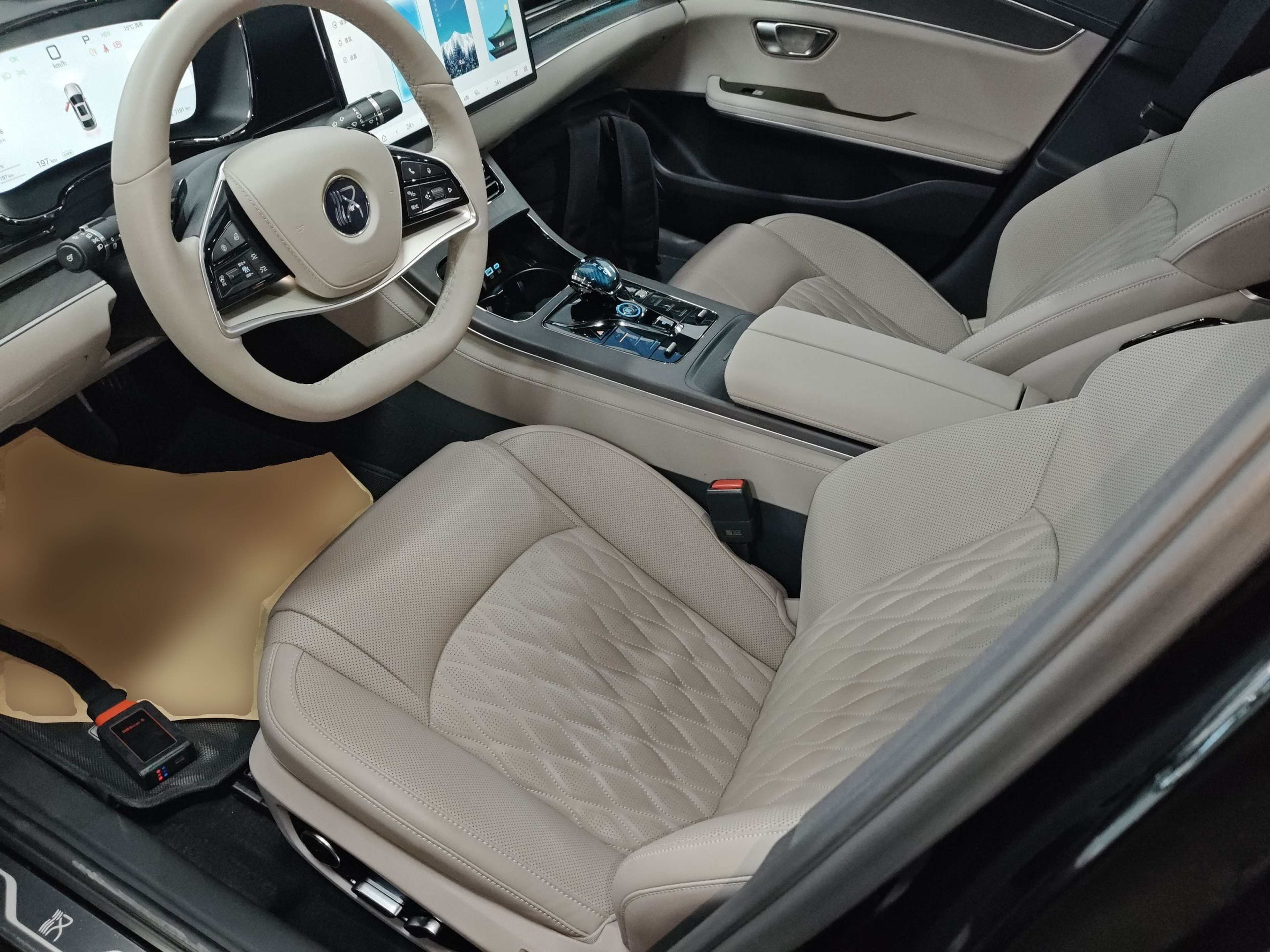 Переднее сиденье в автомобиле