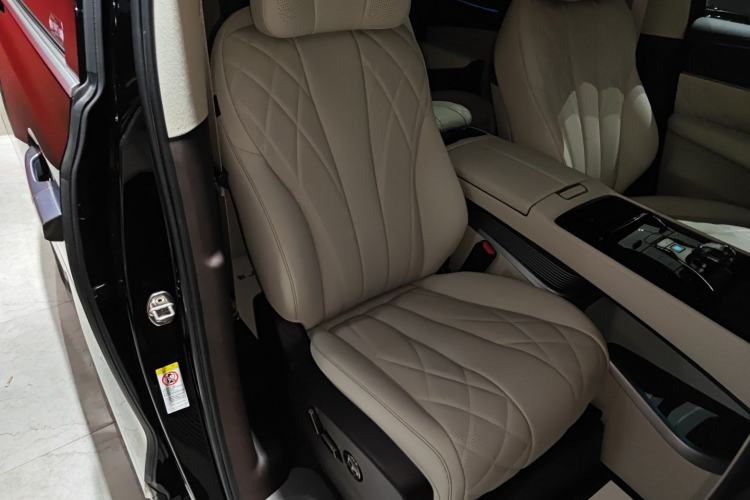 Used Denza D9 2025 DM-i Intelligent Drive 1020 Four-Wheel Drive Flagship Model