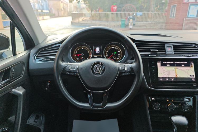 Used Volkswagen Tiguan L 2019 380TSI Automatic All-Wheel Drive Luxury Edition with 7 Seats China VI Standard
