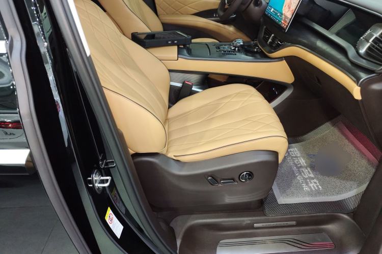 Used Denza D9 2024 DM-i 1050 Luxury Model