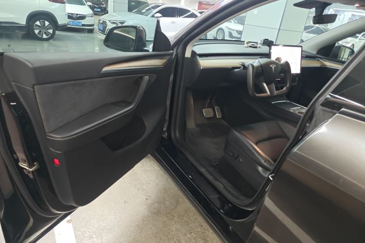 Used Tesla Model Y 2021 Long-Range All-Wheel-Drive Version
