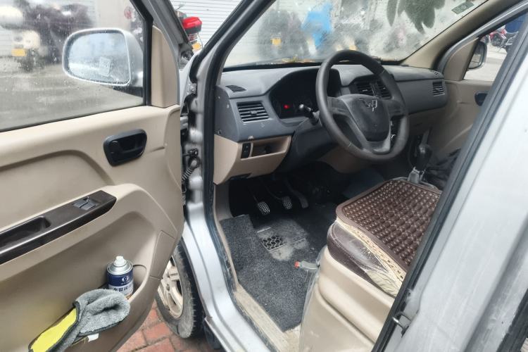 Used Wuling Rongguang 2014 1.2L S Standard Model
