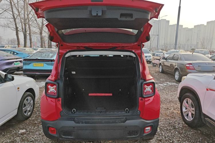 Used  Renegade 2019 220T Automatic Leading Edition
