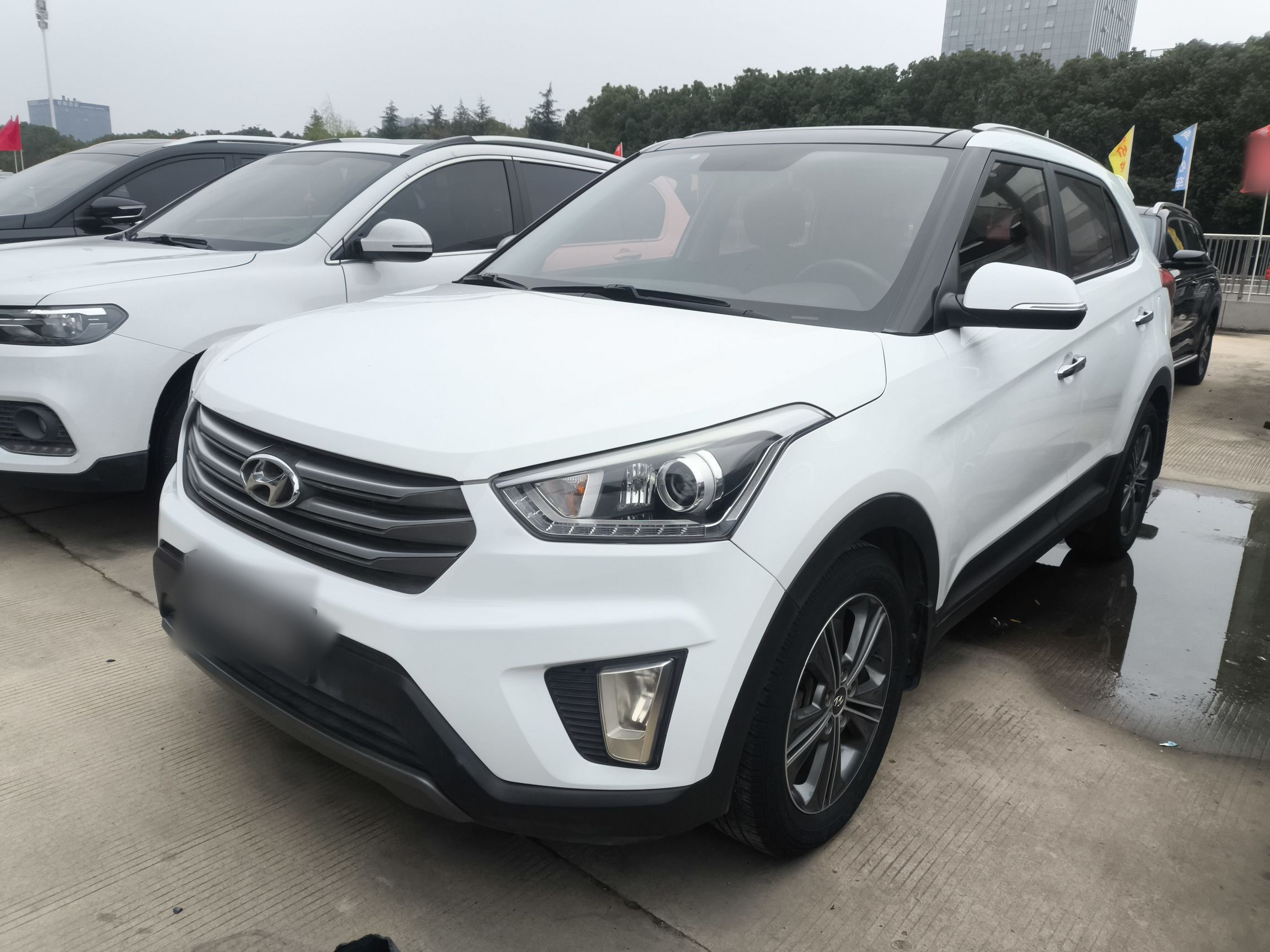 Под передней частью автомобиля