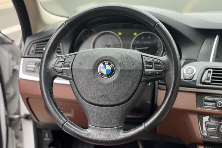 Used BMW 5 Series 2015 520i Elegant Edition
