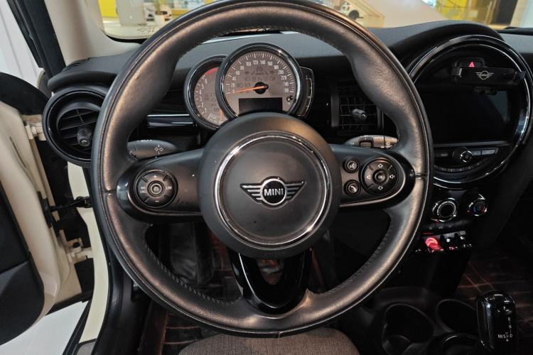 Used  MINI 2019 1.5T COOPER Classic Edition Five-Door Version
