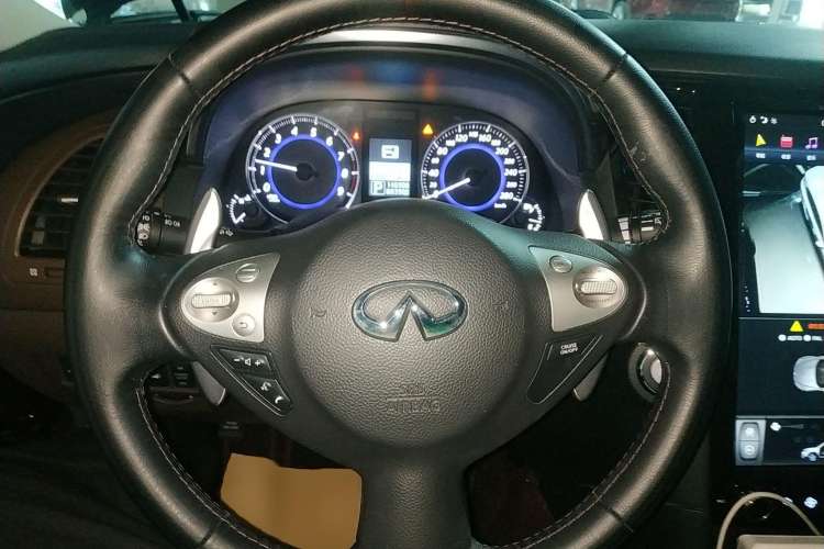 Used Infiniti QX70 2013 3.7L Standard Edition
