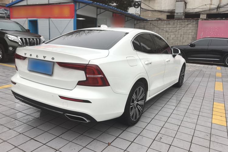 Used Volvo S60 2022 B4 Zhiyuan Luxury Edition
