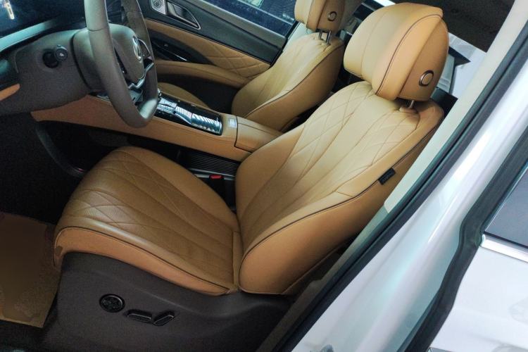 Used Denza D9 2022 DM-i 970 Four-Wheel Drive Flagship Model
