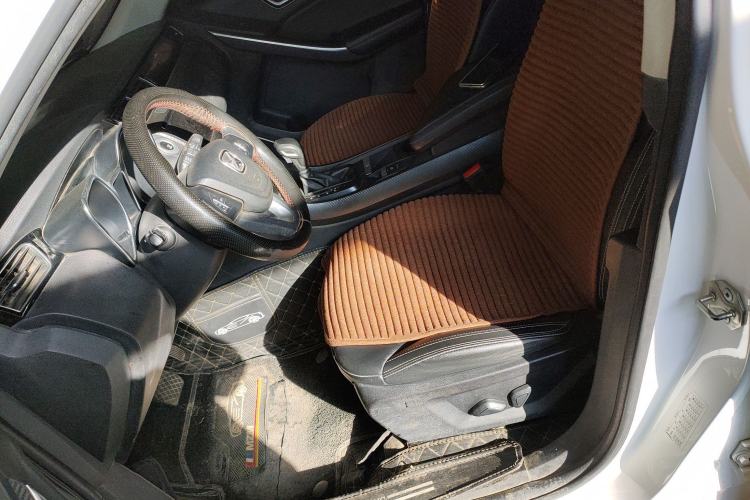 Used JMC Yusheng S330 2016 1.5L GTDi Automatic Two-Wheel Drive Flagship Edition
