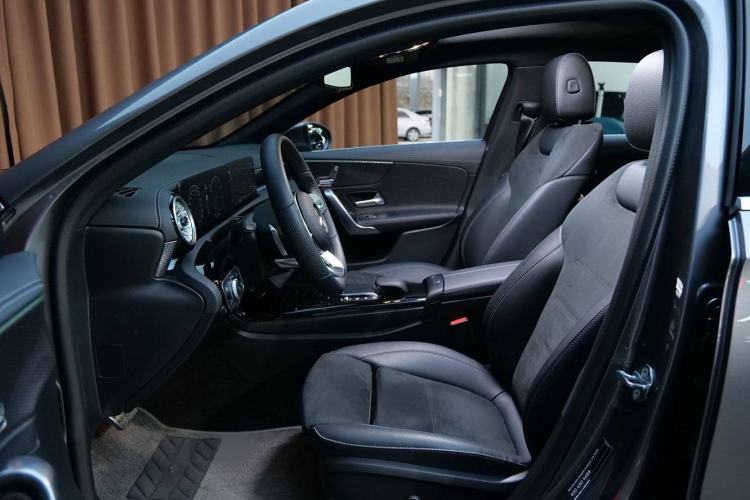 Used Mercedes-Benz A-Class 2022 Revised Version A 200 L Sport Sedan Fashionable Style
