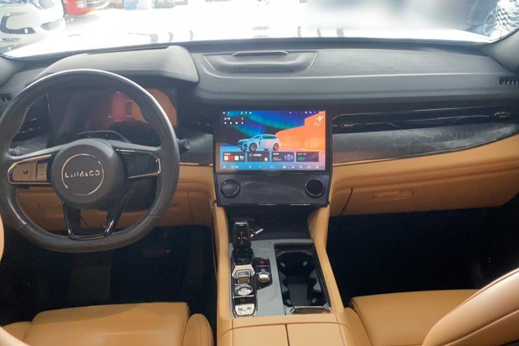 Used Lynk & Co 09 2021 2.0T Halo Six-Seater
