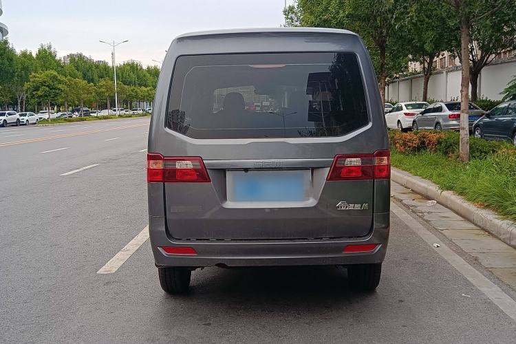 Used Jinbei Gold Hiace M Classic 2024 1.5L Engineering Lion Passenger Vehicle 5 Seats
