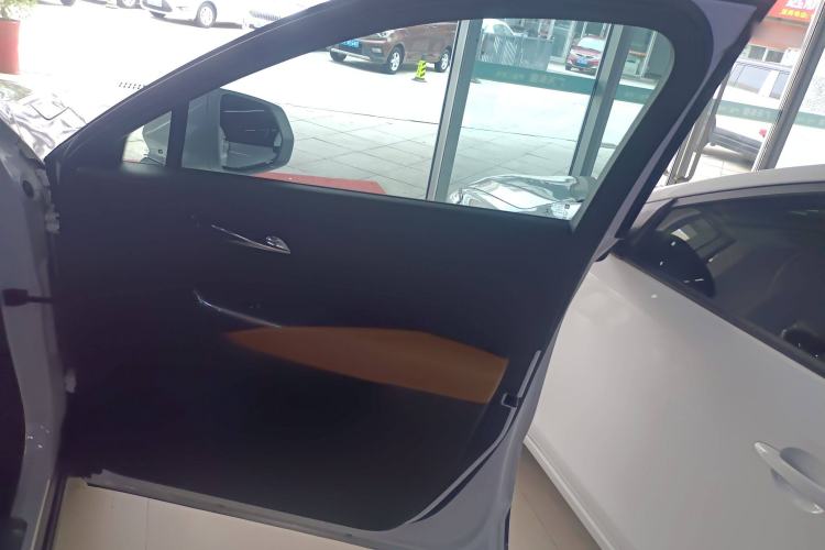 Used Cadillac XT4 2018 28T 4x4 Platinum Edition
