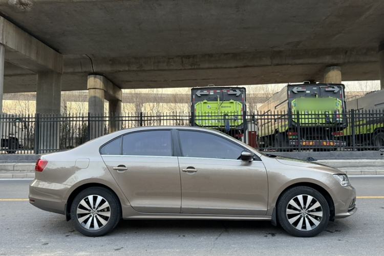 Used Volkswagen Sagitar 2017 230TSI Automatic Comfort Version
