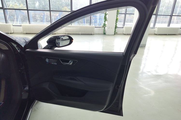 Used Hongqi E-QM5 2024 610 km PLUS
