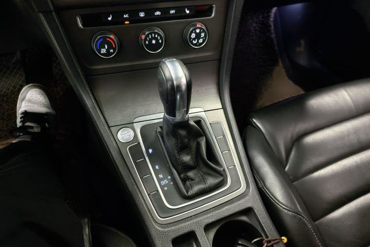 Used Volkswagen Golf 2015 1.4TSI Automatic Luxury Model
