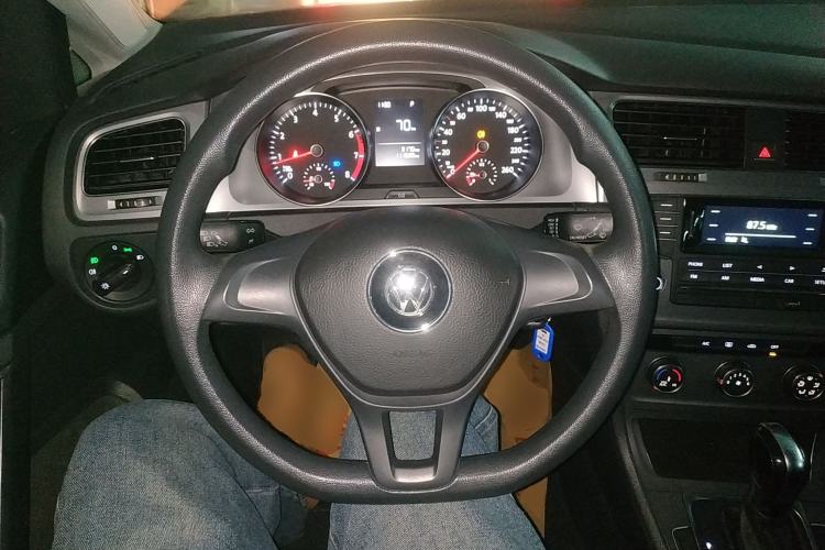 Used Volkswagen Golf 2016 1.6L Automatic Fashion Model
