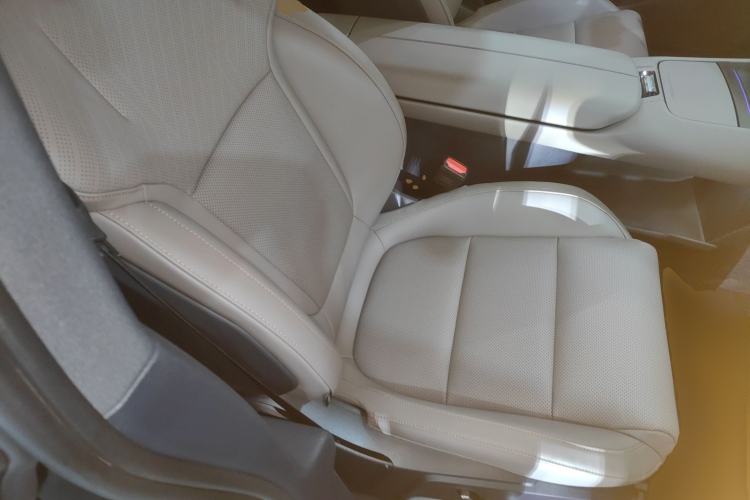 Used Lynk & Co Z10 2025 71 kWh 602 km Range Rear-Wheel Drive Pro
