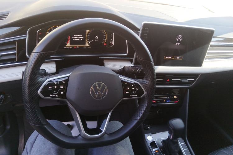 Used Volkswagen Tiguan L 2022 330TSI Automatic Two-Wheel Drive Smart Edition
