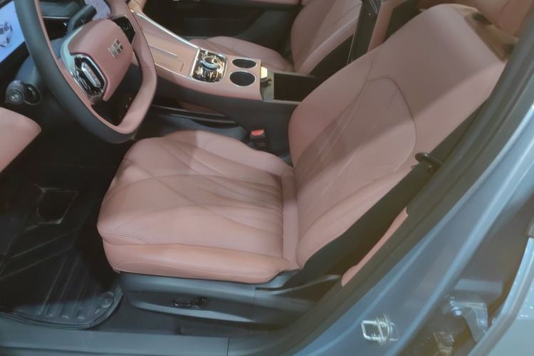 Used  L6 2025 EM-i 140km Starship Edition
