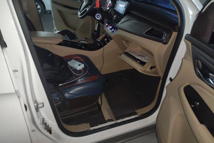 Used Baojun 730 2017 1.8L iAMT Luxury Version 7-Seater