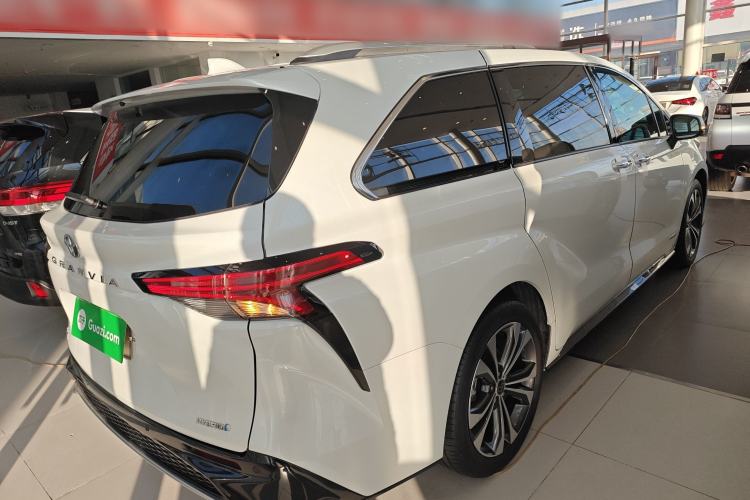 Used Toyota Granvia 2022 2.5L Hybrid Flagship Edition
