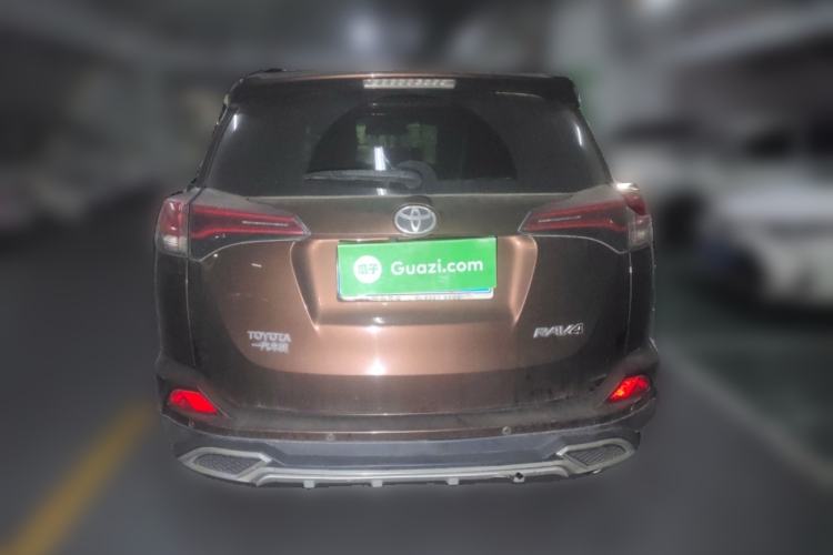 Used Toyota RAV4 2016 2.0L CVT Two-Wheel Drive Fashion Edition China V Standard
