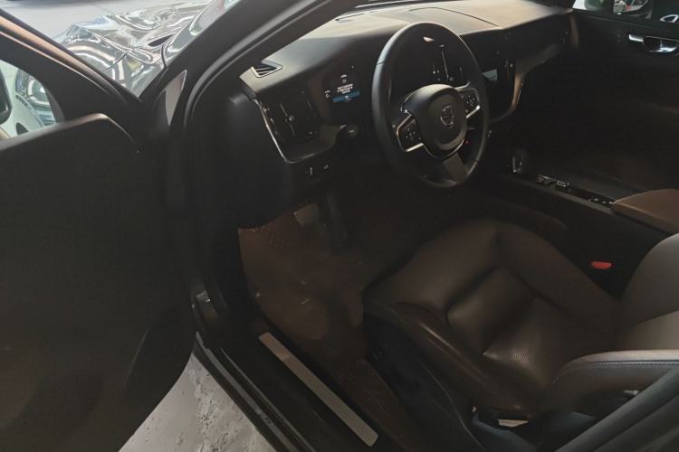 Used Volvo XC60 2022 B5 4x4 Zhiyi Luxury Edition