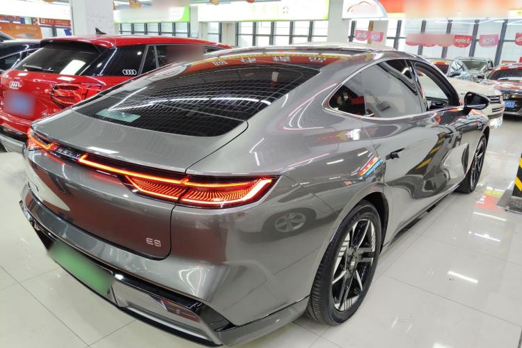 Used  E8 2024 550 km Range Rear-Drive Dragon Edition
