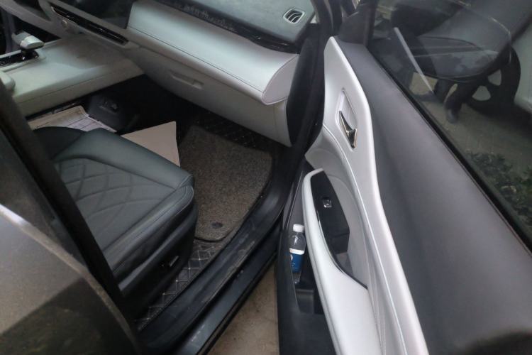 Used Changan UNI-Z New Energy 2024 Blue Whale Smart Electric iDD 125km Excellence Model
