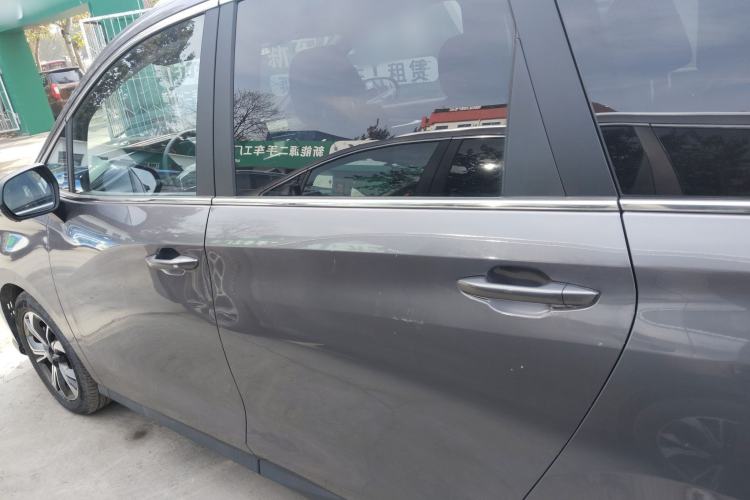 Used SAIC MAXUS EUNIQ 5 2020 Flagship Version with Large Battery 7 Seats
