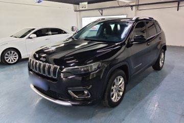 Used Jeep Cherokee 2019 2.0T Two-Wheel Drive Smart Enjoyment Version China V
