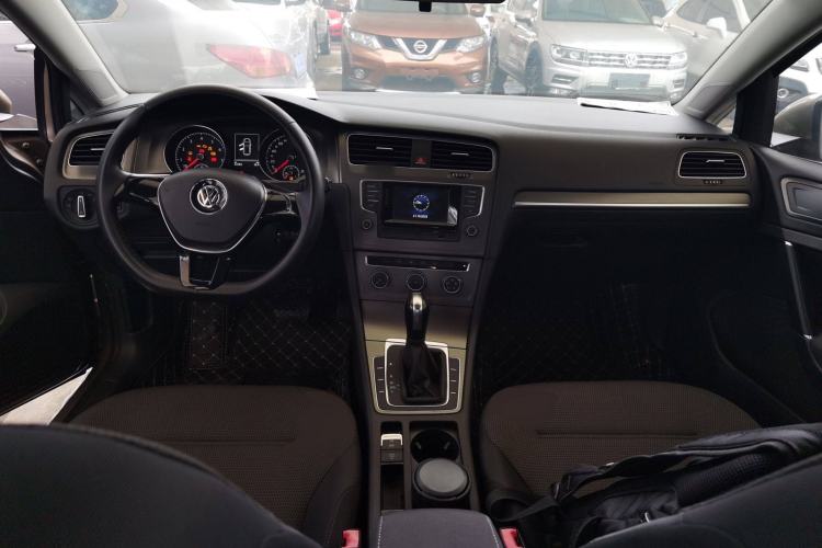 Used Volkswagen Golf 2016 230TSI Automatic Comfort Version
