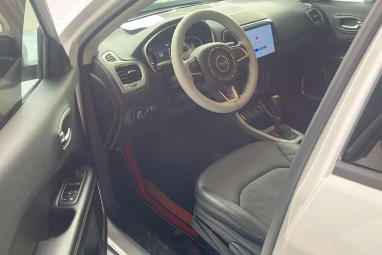 Used  Compass 2017 200T Automatic Family Edition
