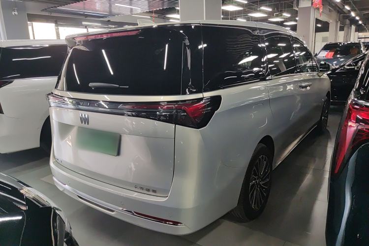 Used Buick GL8 New Energy 2025 Lu Shang Luxury Edition 7-Seater
