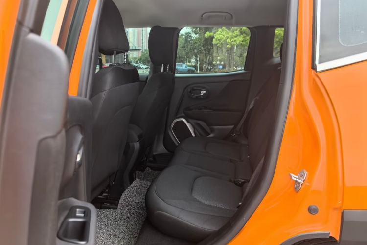 Used  Renegade 2017 180T Automatic Kinetic Edition+