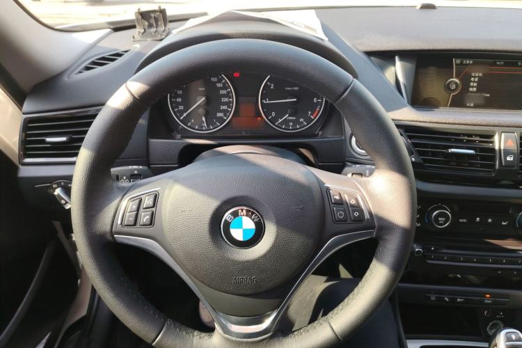 Used BMW X1 2014 sDrive18i Leading Model
