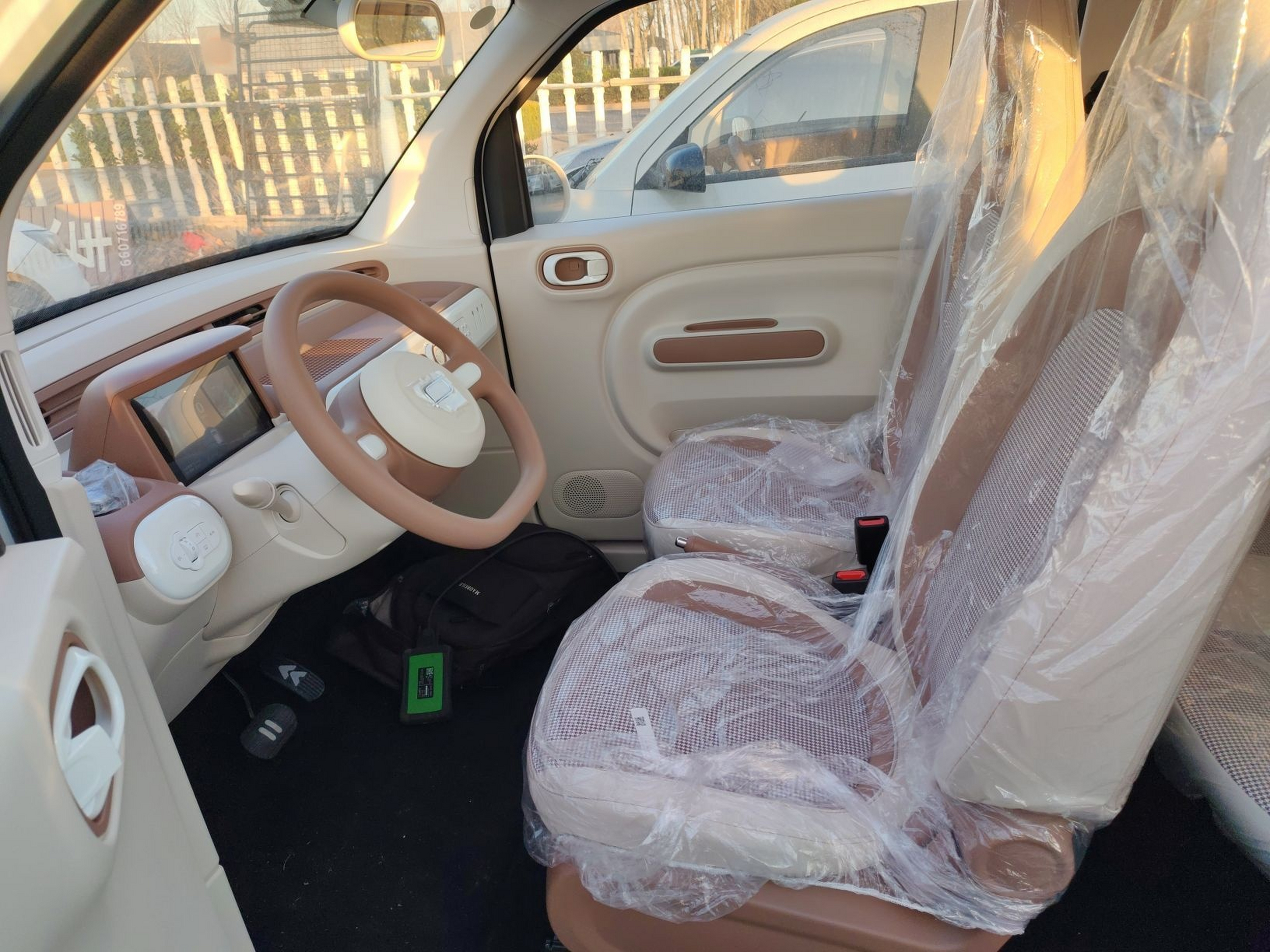 المقاعد الأمامية داخل السيارة