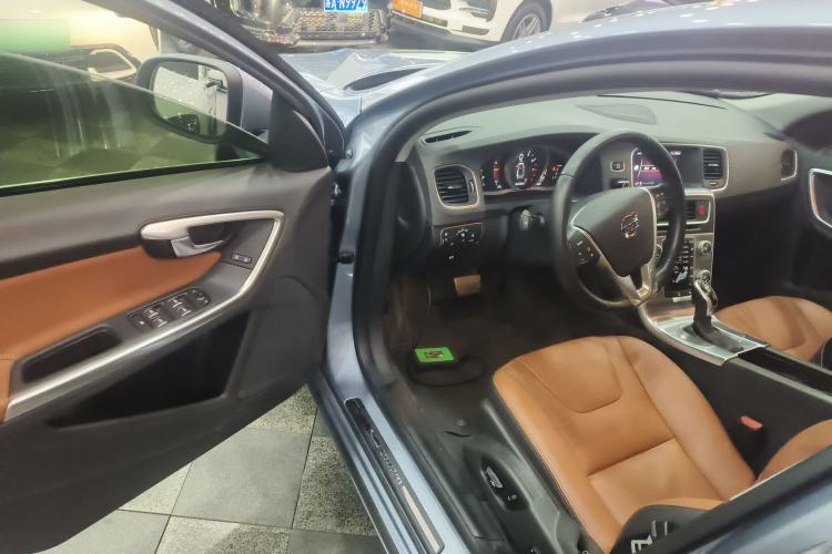 Used Volvo S60 2018 S60L T4 Zhiyuan Edition
