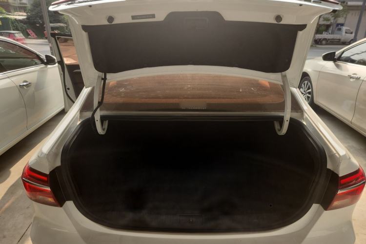 Used Roewe i6 2017 20T Automatic Internet ZhiZun Edition