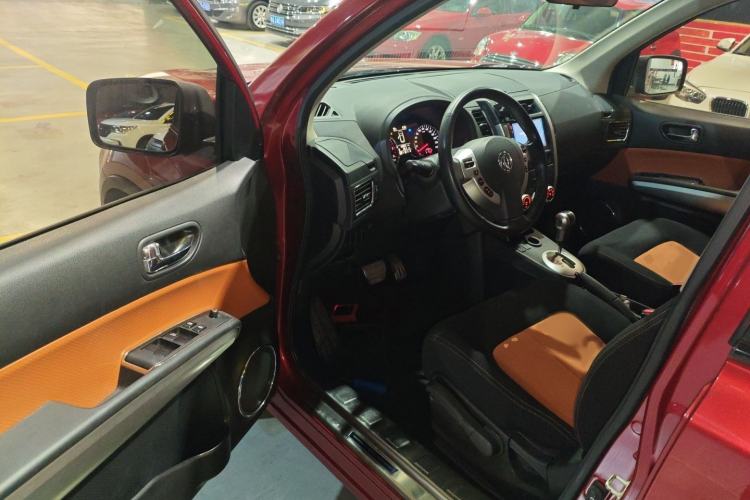 Used Dongfeng Fengdu MX6 2016 2.0L CVT Two-Wheel Drive All-Around Version