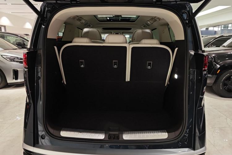 Used Denza D9 2025 DM-i Intelligent Drive 1020 Four-Wheel Drive Prestige Model