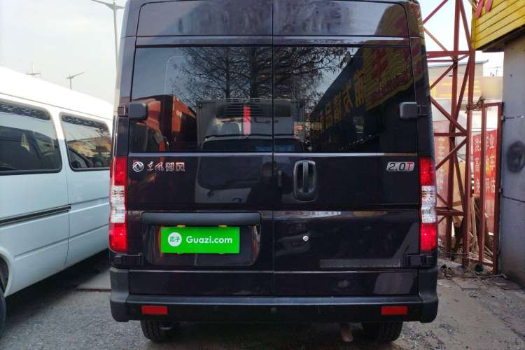 Used  Yufeng 2023 V9+ 2.0T Automatic Front-Wheel-Drive Short Wheelbase Mid-Roof Design—5/6-Seater
