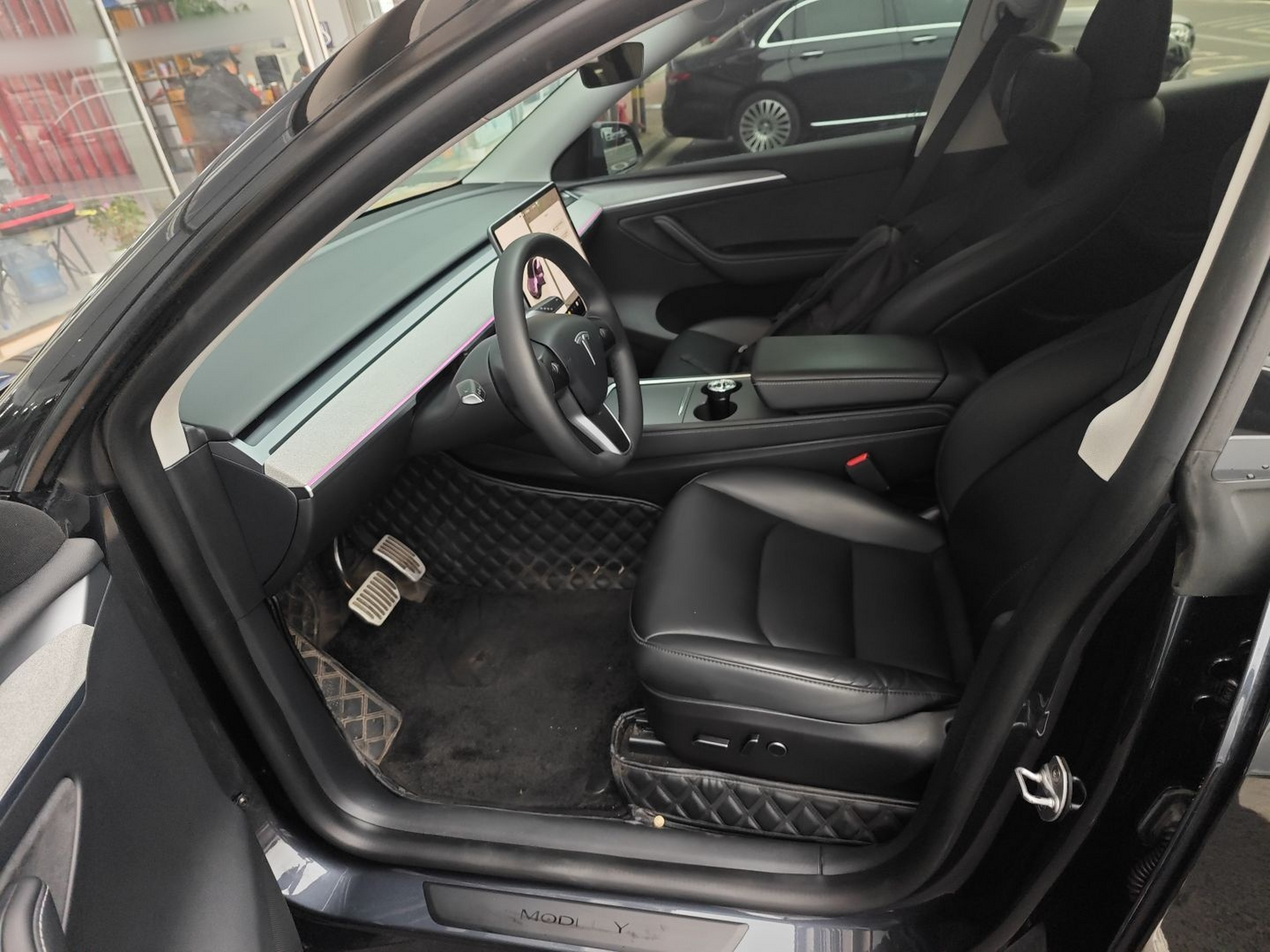 Переднее сиденье в автомобиле